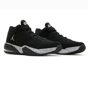 Jordan Max Aura 3 in a black and wolf grey